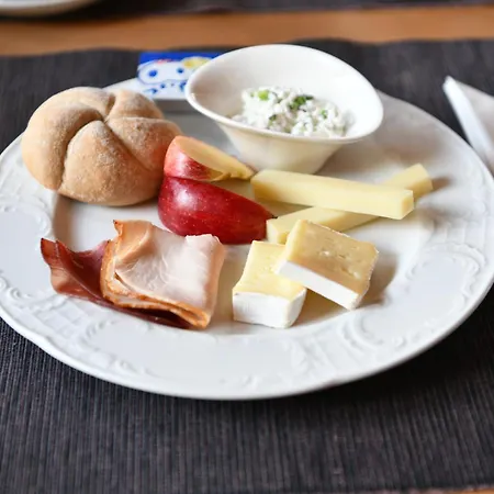 & Restaurant Sternen ホテル